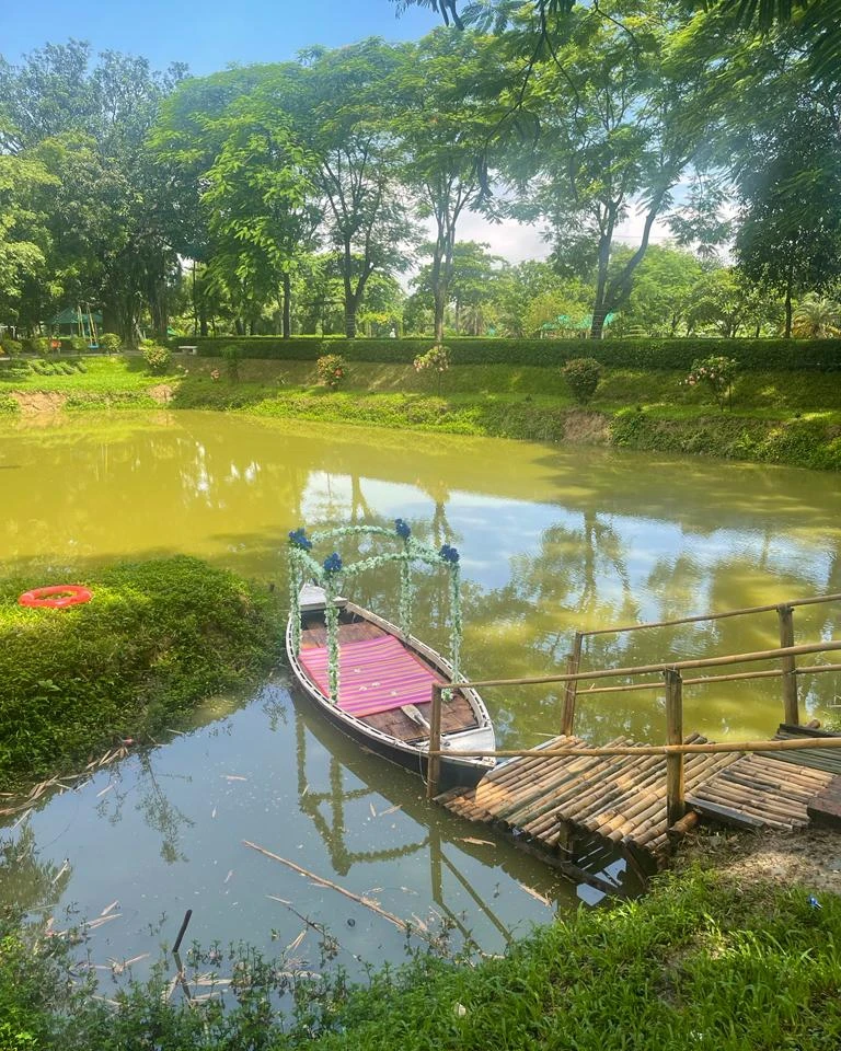 Motel Carousel Image